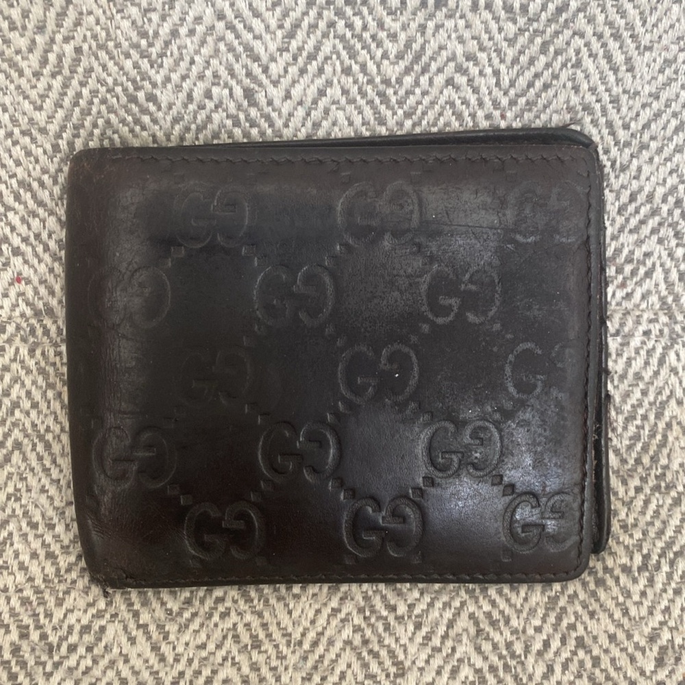 Authentic Gucci Bifold Wallet Guccissima Leather